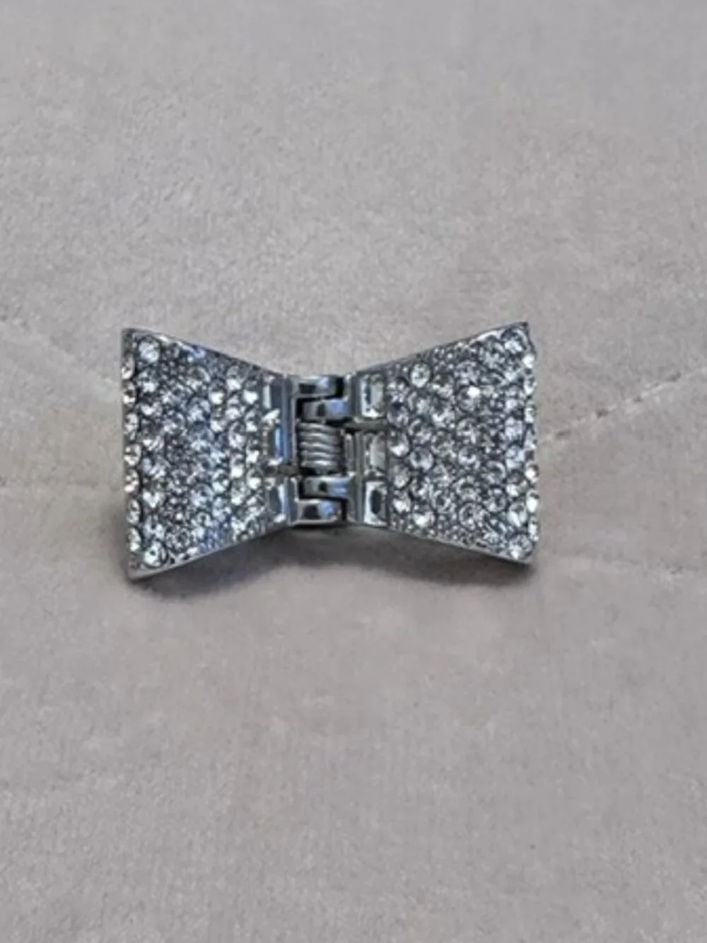 Henri Bendel Bow hair clip